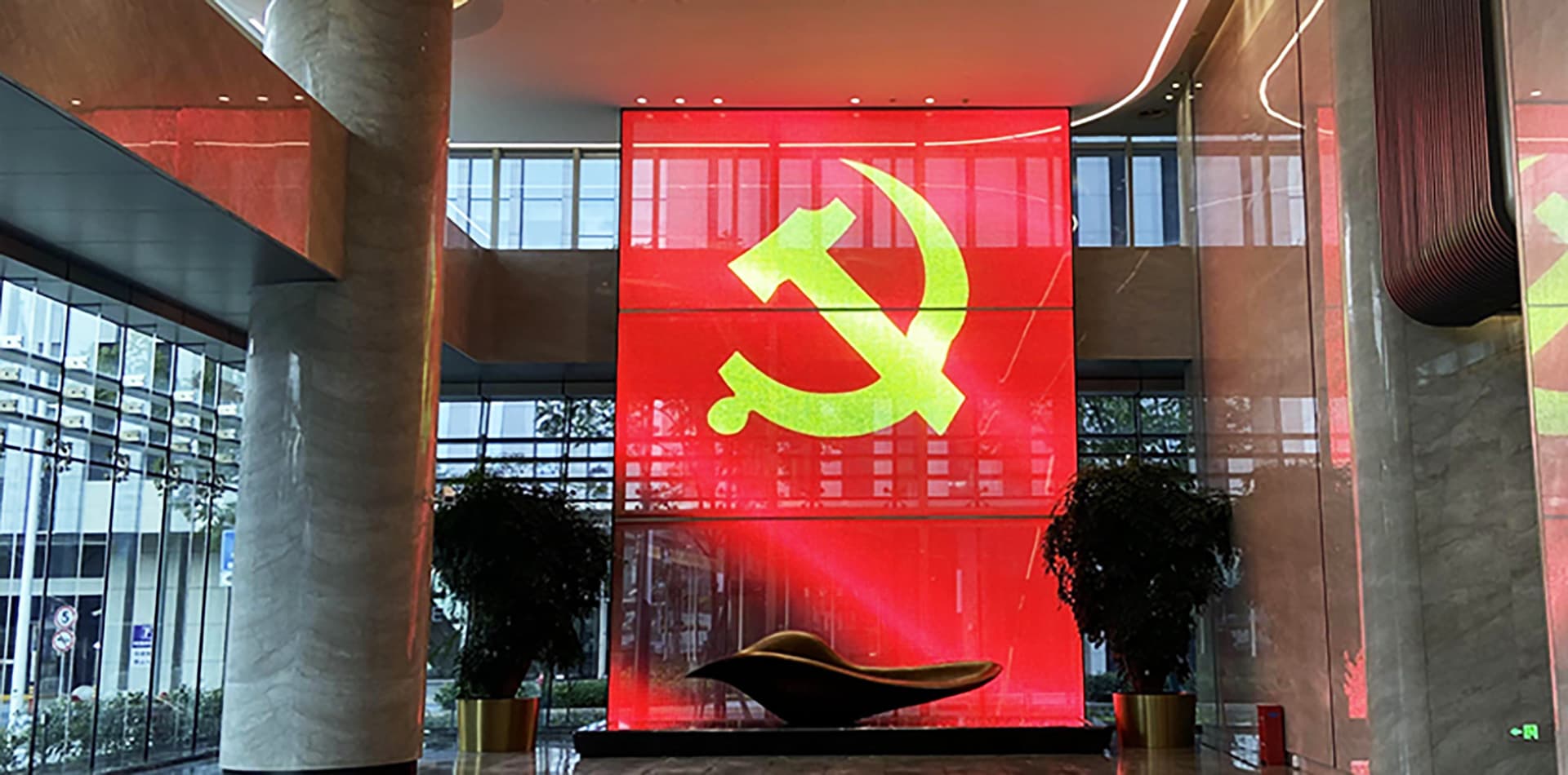 航融大厦隶属于中国航空工业集团LED玻璃屏